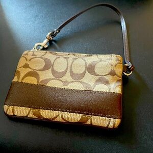 Coach wristlet EUC